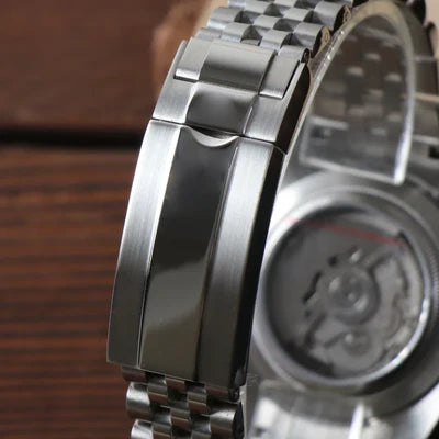 Seikojust | Roman White